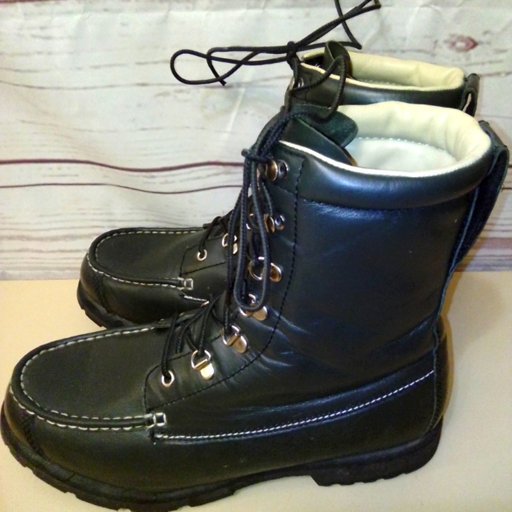 Green Cabela's Boots. M 10.5. Lightweight. Softish soles. Moc Toe. Bird Hunting?